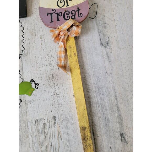 Trick treat Halloween lawn Decor sign witch candy corn set - Picture 4 of 10
